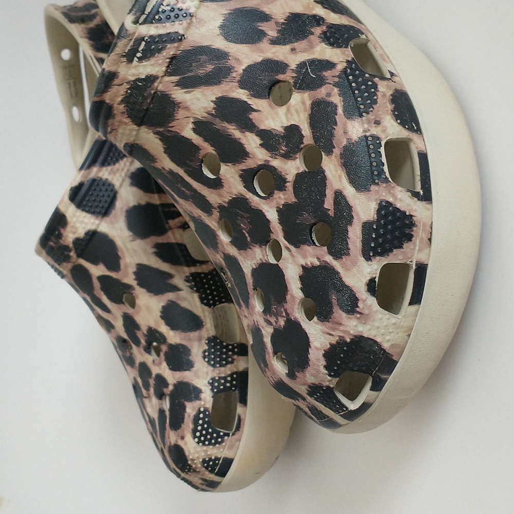 CROCS Platform Animal Print Comfort Clogs - Picture 3 of 12